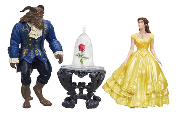 Trois figurines de la Belle et la Bête, personnage en habit bleu, robe de bal jaune et rose enchantée sous cloche