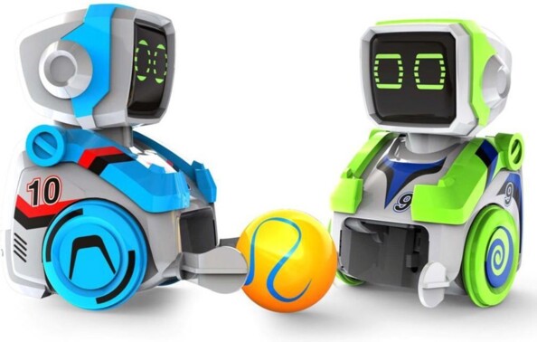 Affrontement entre deux robots Kickabots durant un match de foot.
