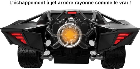 Batmobile avec pot d'échappement du jet éclairé