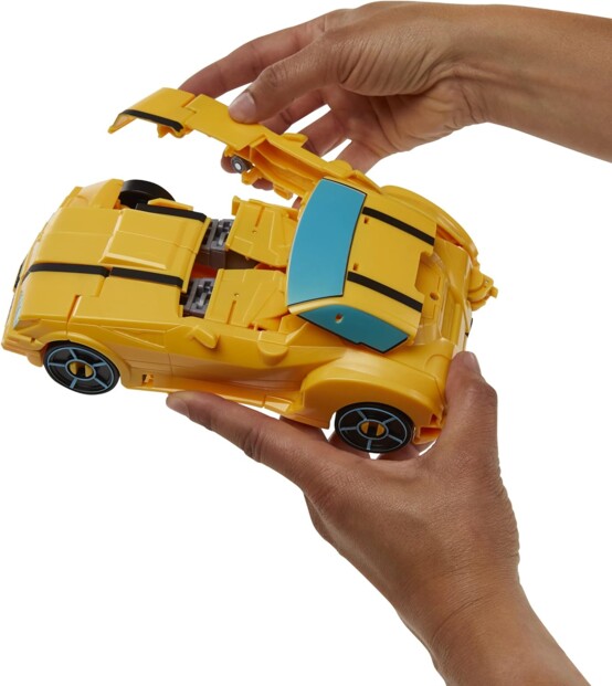 Transformation du robot Bumblebee en voiture