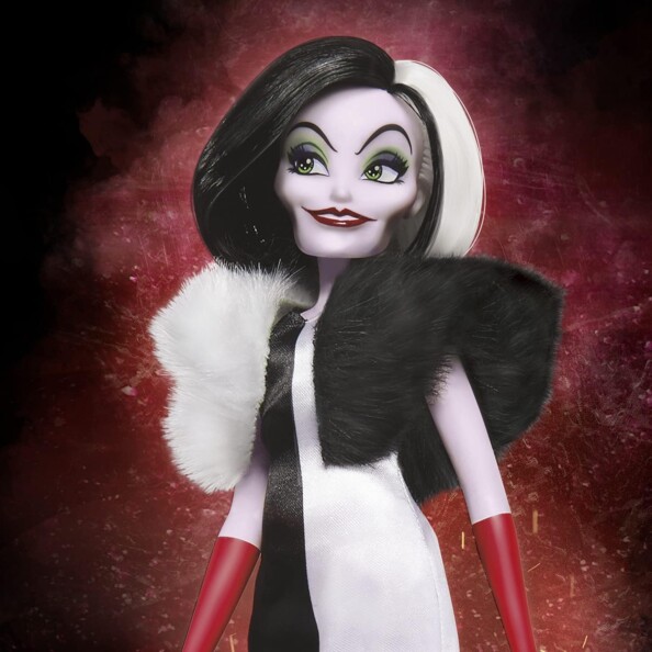 Gros plan de la méchante Cruella des 101 Dalmatiens