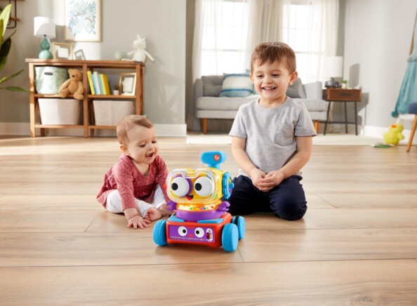 Enfants avec jouet éducatif premier âge robot 4 en 1