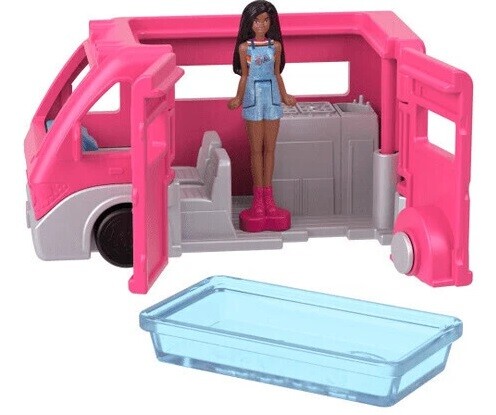 Camping-car rose ouvert avec poupée brune en combishort bleu et accessoire piscine bleu