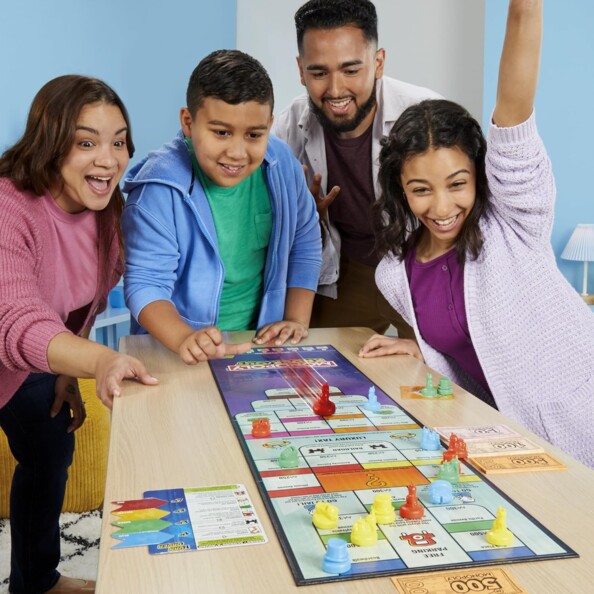 Partie rapide en famille sur le plateau XXL de Monopoly Gliss