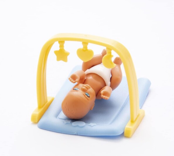Bébé de Steffi allongé dans son tapis d'éveil