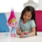 Poupée chantante Poppy Câlin la magie de Trolls en version interactive