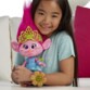 Poupée chantante Poppy Câlin la magie de Trolls en version interactive