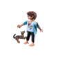 Figurine lycanthrope Playmobil avec chemise bleu clair déchirée, pantalon noir et chiot brun grimpant sur sa jambe