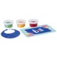Trois pots de nourriture factice avec un bavoir et un set de table pour poupée interactive Baby Alive.
