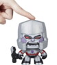 Statuette Megatron en vinyl avec main appuyant sur le casque pour activer le mécanisme