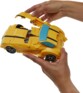 Transformation du robot Bumblebee en voiture