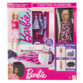 Poupée Barbie vêtue d'une robe violette à motifs floraux blancs et chaussures blanches du kit mode
